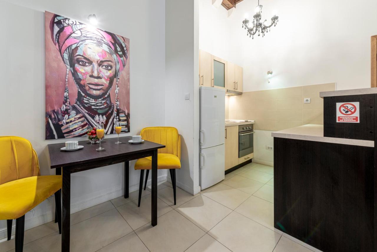 Niko, Apartman