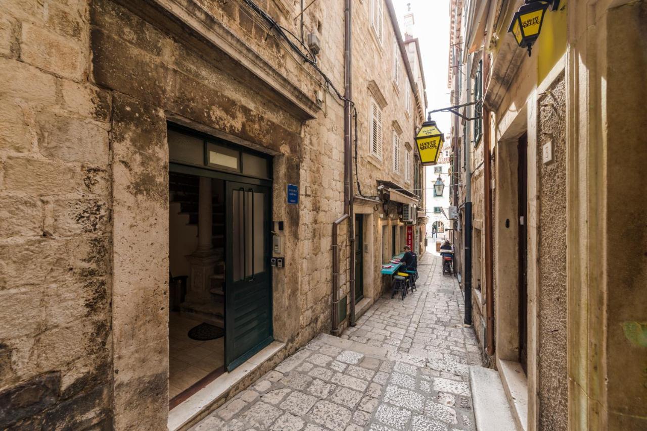 Niko, Dubrovnik