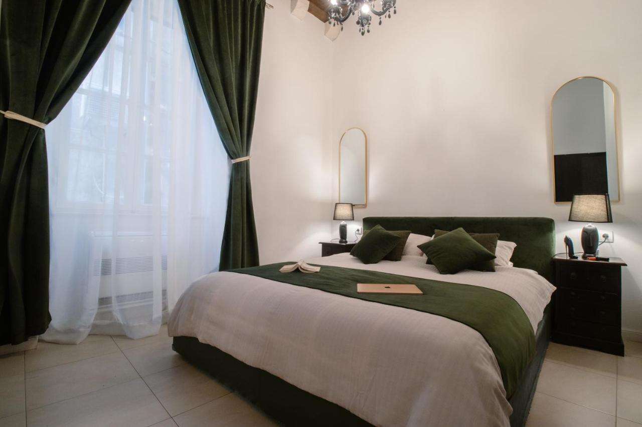 Niko, Apartament